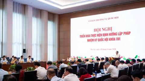 Chuyển mạnh từ bị động chạy theo thực tiễn sang chủ động dẫn dắt lập pháp