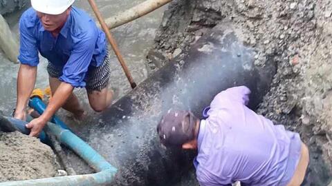 Khắc phục vụ vỡ đường ống nước thải gây mùi hôi ở Bắc Nha Trang