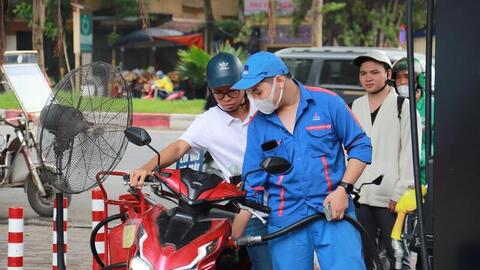 Giá xăng dầu hôm nay 25/6: Tiếp tục giảm sâu