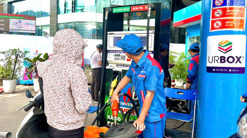 Giá xăng dầu hôm nay 2/7: Dầu WTI dưới mốc 70 USD/thùng