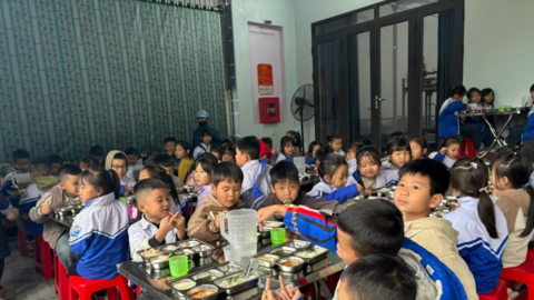 Thanh Hóa mua sắm sách giáo khoa cho học sinh 6 trường nội trú vùng biên giới