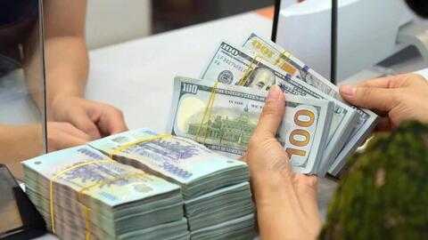 Lãi suất - tỷ giá hôm nay: Lãi suất huy động tiếp tục neo cao, tỷ giá trung tâm tăng 11 đồng