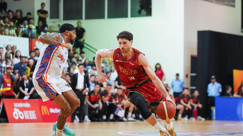 Hanoi Buffaloes ngược dòng đánh bại Saigon Heat, níu hi vọng bảo vệ ngôi vô địch VBA