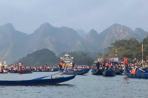 Hà Nội nghiên cứu thí điểm xuồng điện phục vụ du lịch chùa Hương