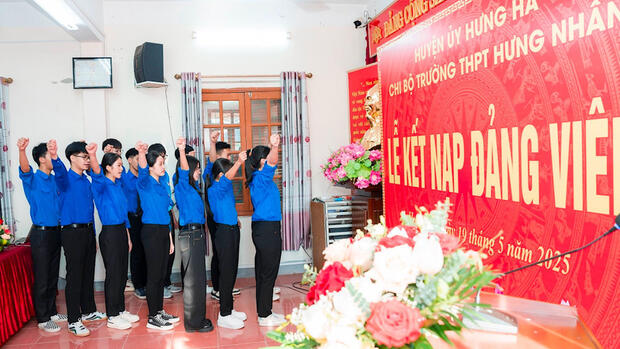 Ươm mầm 'hạt giống đỏ' trong trường học ở Hưng Yên