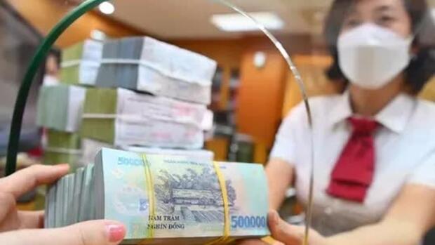 33% người trưởng thành lựa chọn gửi tiền tiết kiệm tại ngân hàng