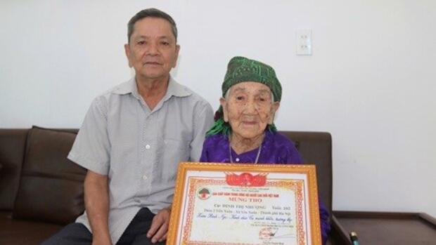 Cụ bà 102 tuổi ở Hà Nội xúc động chờ ngày đi bầu cử