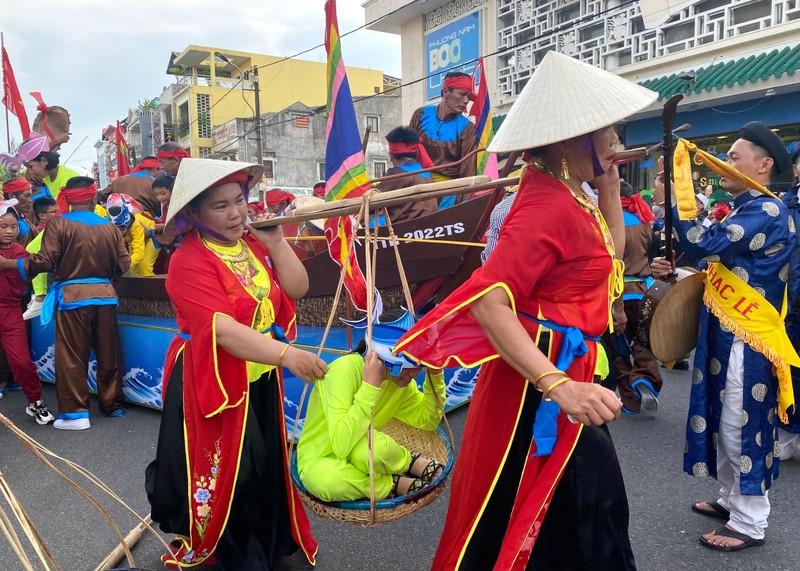 Rộn ràng Lễ hội đường phố đa sắc màu tại Festival Huế 2022