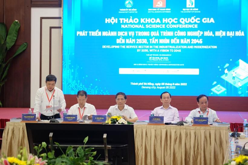 Chú trọng phát triển một số ngành dịch vụ lợi thế, có hàm lượng tri thức và công nghệ cao ảnh 1