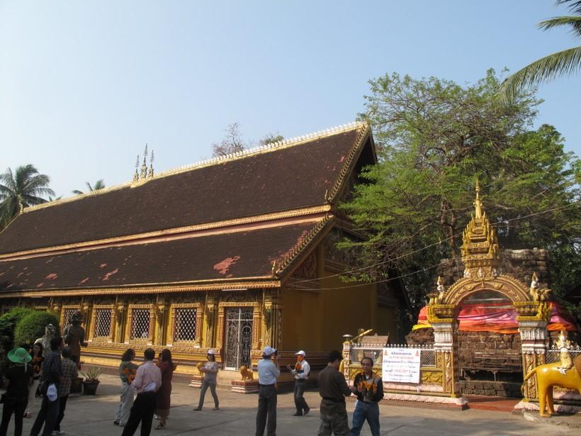 Ướt sũng với Boun Pi May ảnh 3