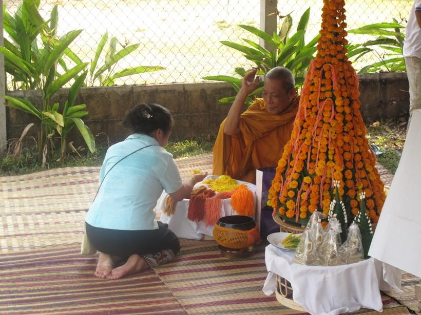 Ướt sũng với Boun Pi May ảnh 1