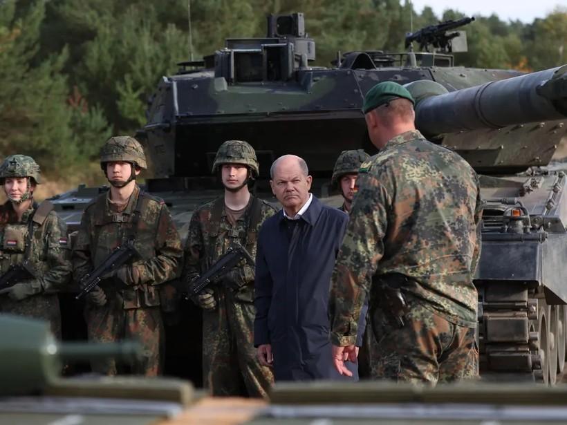 Thủ tướng Đức Olaf Scholz hứa sẽ cung cấp xe tăng Leopard 2 cho Ukraine.