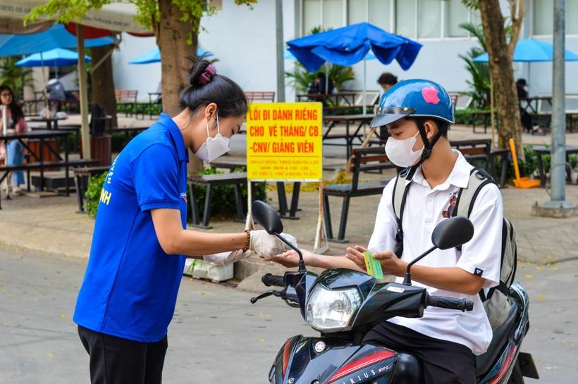 Công tác phòng dịch được các nhà trường chú trọng để đảm bảo an toàn cho người học.