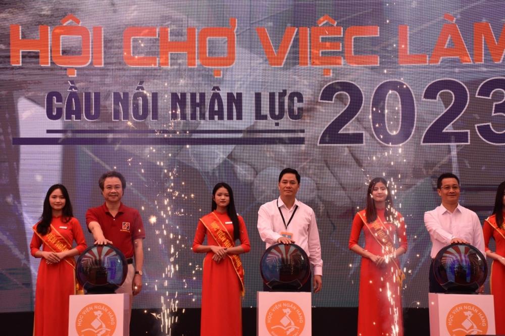 Nhiều cơ hội việc làm hấp dẫn cho sinh viên ngành Ngân hàng