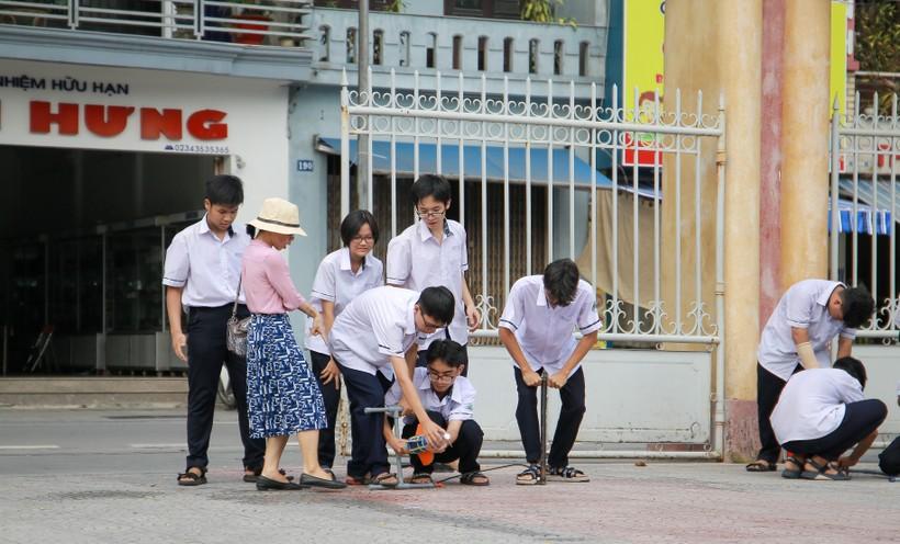 Hơn 2.000 học sinh Huế hứng thú trải nghiệm Ngày hội STEM ảnh 8