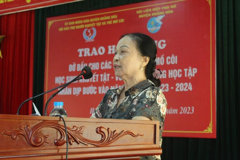 Trao học bổng đỡ đầu hàng trăm triệu đồng cho học sinh mồ côi Thanh Hóa ảnh 2