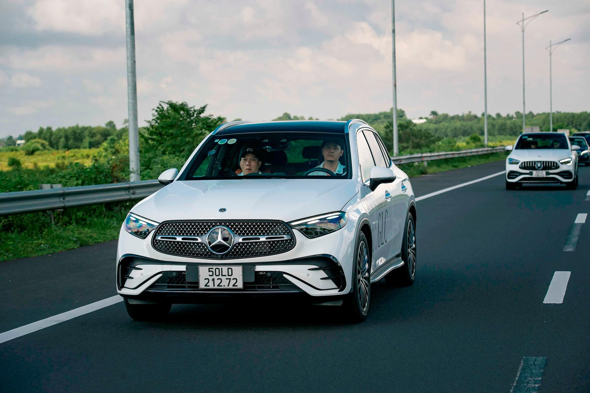 Đem Mercedes-Benz GLC 2023 đi ‘leo’ đồi cát Phan Thiết - Ảnh 8.