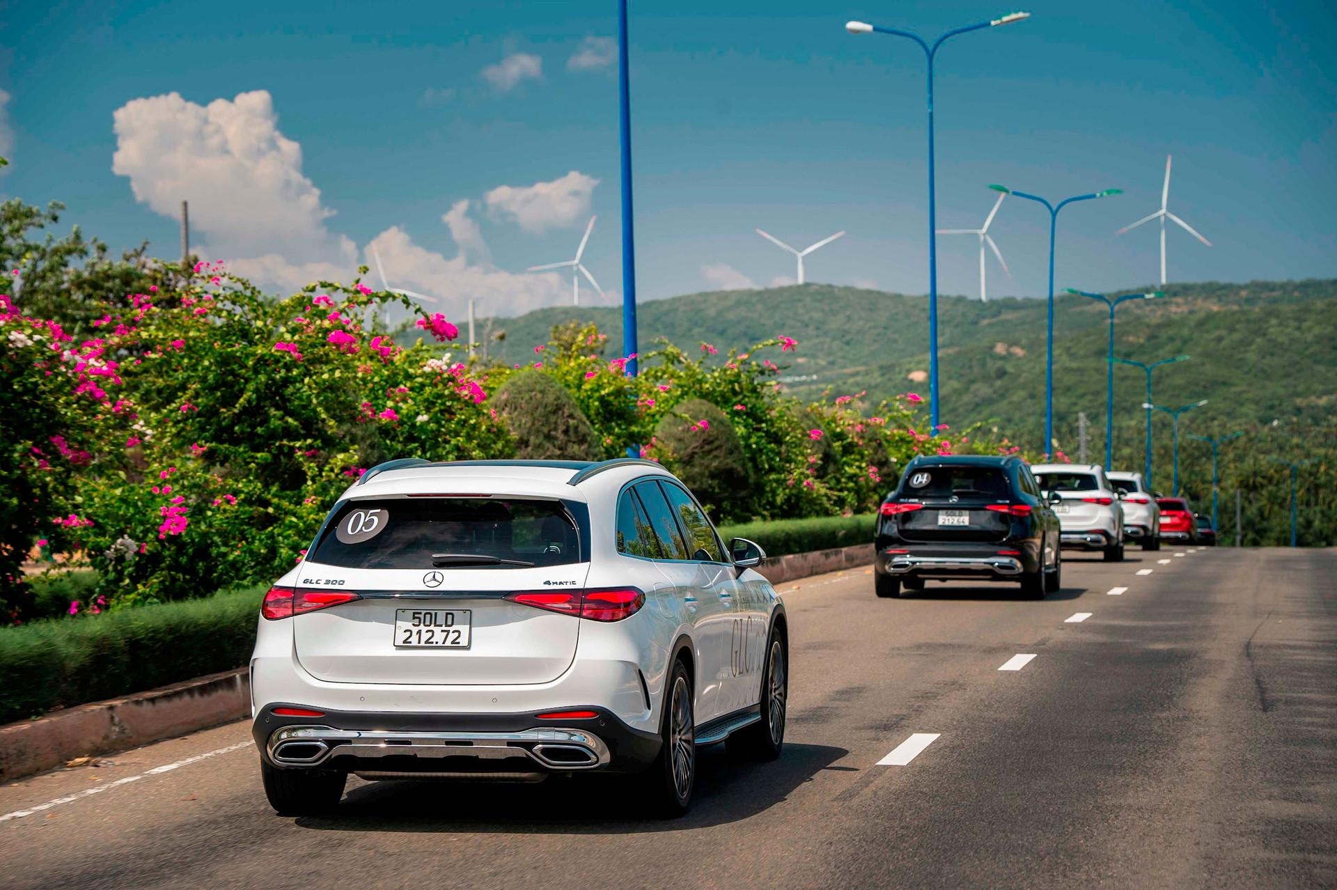 Đem Mercedes-Benz GLC 2023 đi ‘leo’ đồi cát Phan Thiết - Ảnh 9.