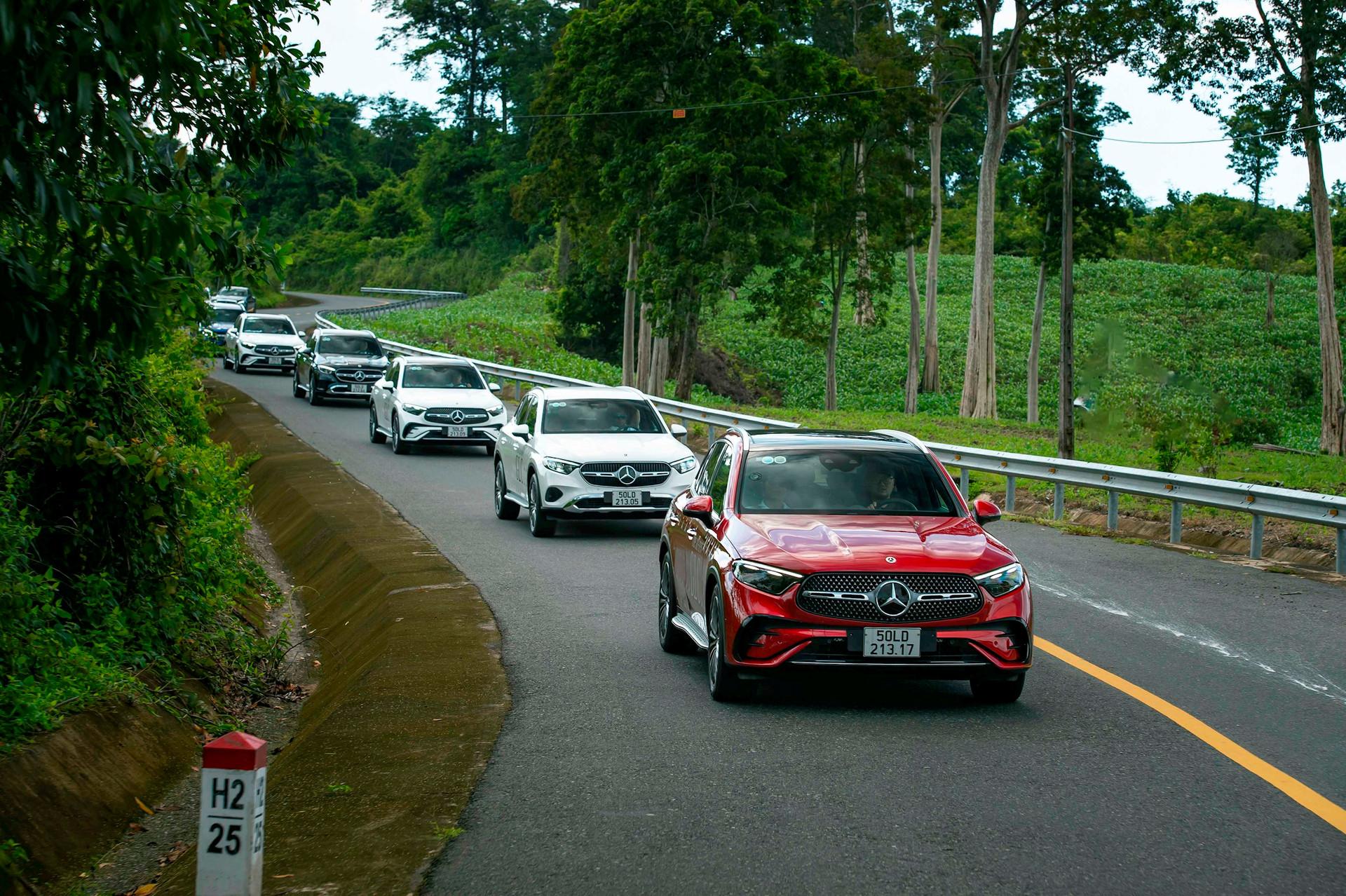 Đem Mercedes-Benz GLC 2023 đi ‘leo’ đồi cát Phan Thiết - Ảnh 6.