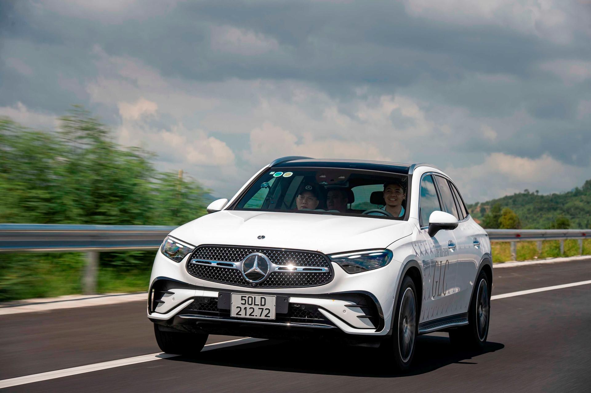 Đem Mercedes-Benz GLC 2023 đi ‘leo’ đồi cát Phan Thiết - Ảnh 7.