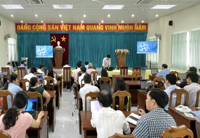 An Giang tập huấn bồi dưỡng chuyên môn cho giáo viên dạy Tin học cấp THPT.