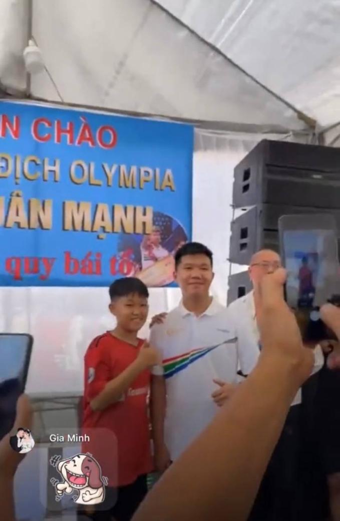 Thanh niên xóm "xin vía học giỏi" của Quán quân Olympia 2023, Xuân Mạnh có ứng xử được khen ngợi - Ảnh 8.