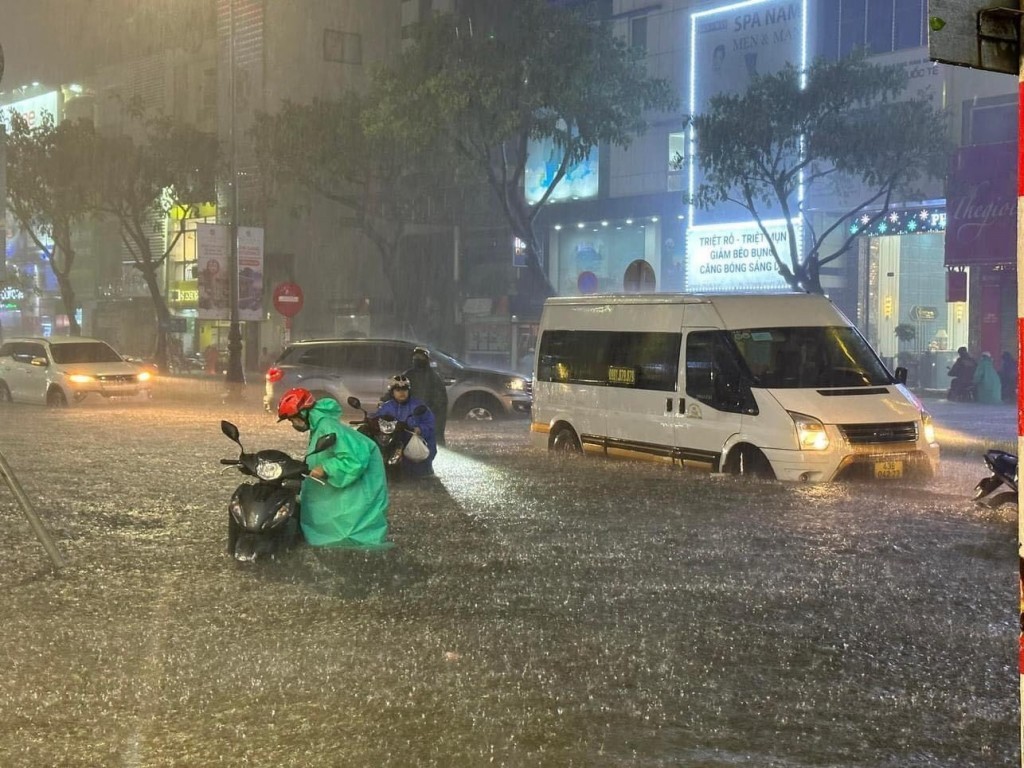 Tuyến đường Nguyễn Văn Linh (quận Hải Châu, TP Đà Nẵng) bị ngập sâu trong đợt mưa vào tháng 10/2022.