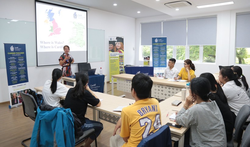 Một lớp học chương trình liên kết nước ngoài tại Trường ĐH Kinh tế, ĐH Đà Nẵng. Ảnh: NTCC