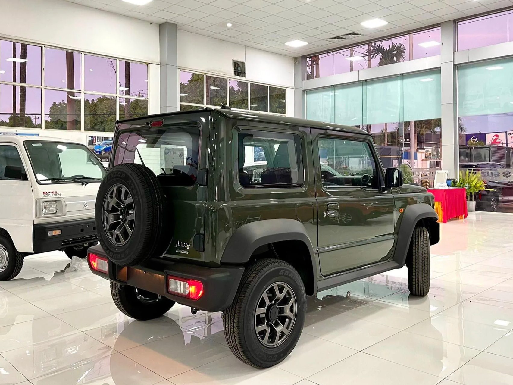 Suzuki Jimny độ kiểu G 63 giá 999 triệu tại đại lý: Thay nhiều chi tiết, có xe giao sớm cho khách Việt chơi Tết - Ảnh 12.