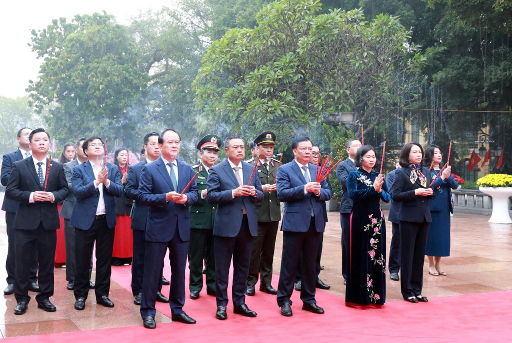 Lãnh đạo TP Hà Nội dâng hương tưởng nhớ các vị liệt tổ, liệt tông