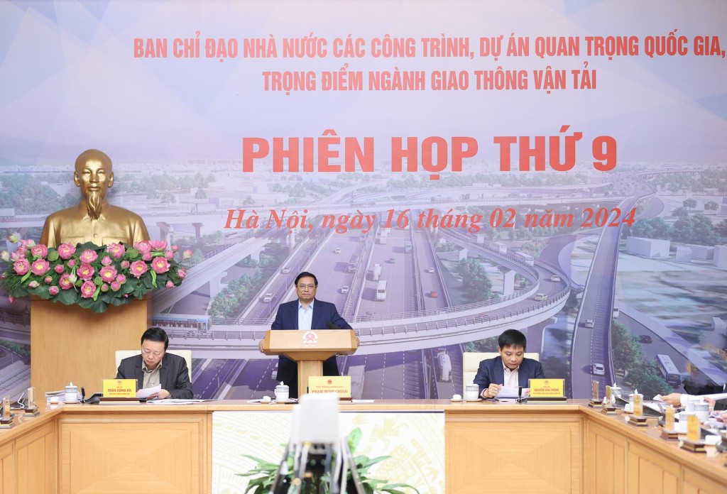 Thủ tướng yêu cầu các đại biểu dự phiên họp thảo luận, đánh giá tình hình, đề xuất giải pháp rút ngắn tiến độ các công trình, dự án, bảo đảm chất lượng, kỹ/mỹ thuật công trình - Ảnh: VGP/Nhật Bắc