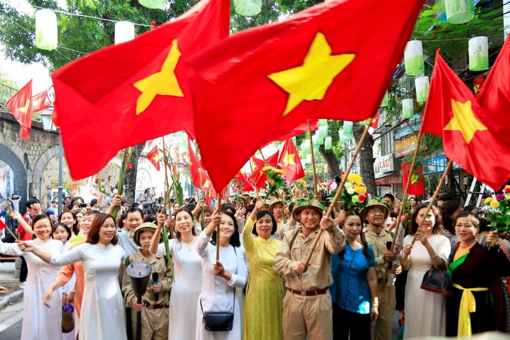 Tổ chức phong trào thi đua chào mừng Ngày Giải phóng Thủ đô