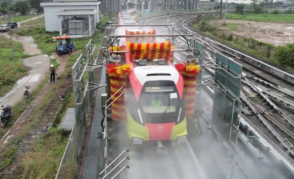 Ngắm công nghệ rửa tàu tự động của metro Nhổn - Ga Hà Nội- Ảnh 6.