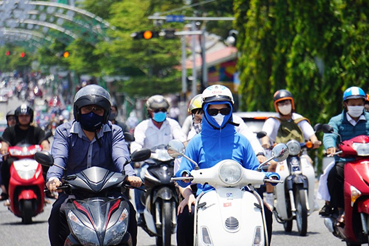 Thời tiết hôm nay ngày 3/4/2024: Nắng nóng gay gắt bao trùm cả nước, nhiều nơi trên 40 độ C