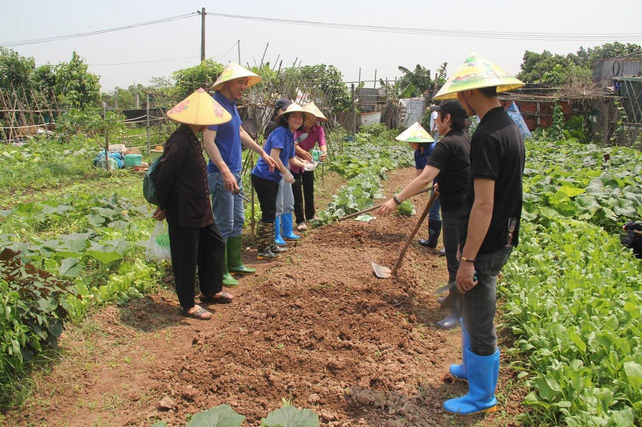 Tour du lịch ven đô Hà Nội hút khách nước ngoài- Ảnh 2.