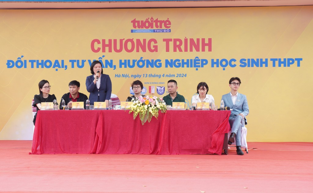 Quang cảnh chương trình tư vấn hướng nghiệp do Báo Tuổi trẻ Thủ đô tổ chức ngày