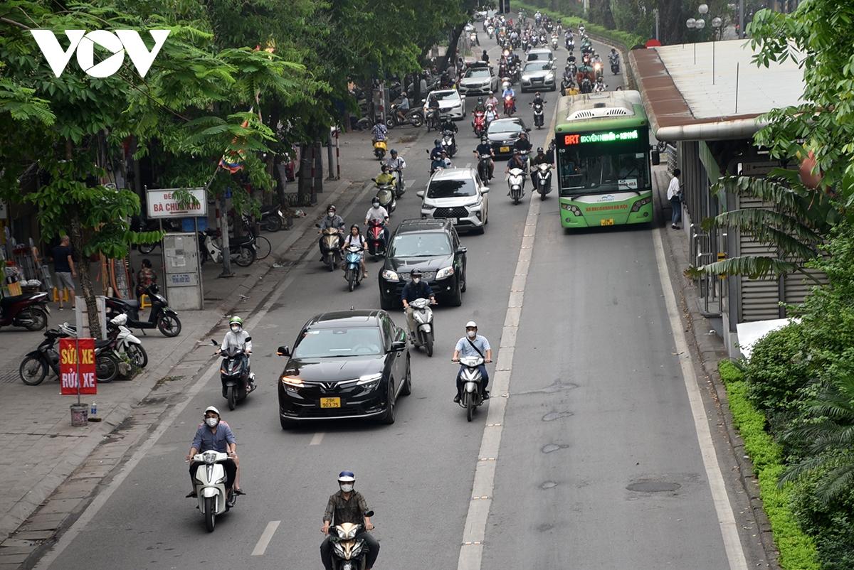 Cận cảnh tuyến buýt nhanh ở Hà Nội dự định cho nghỉ, thay bằng đường sắt đô thị- Ảnh 5.