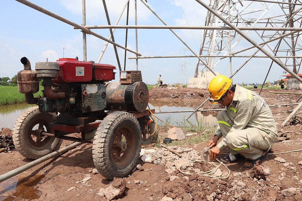 Kéo dây dẫn dự án đường dây 500kV mạch 3 được thực hiện như thế nào?