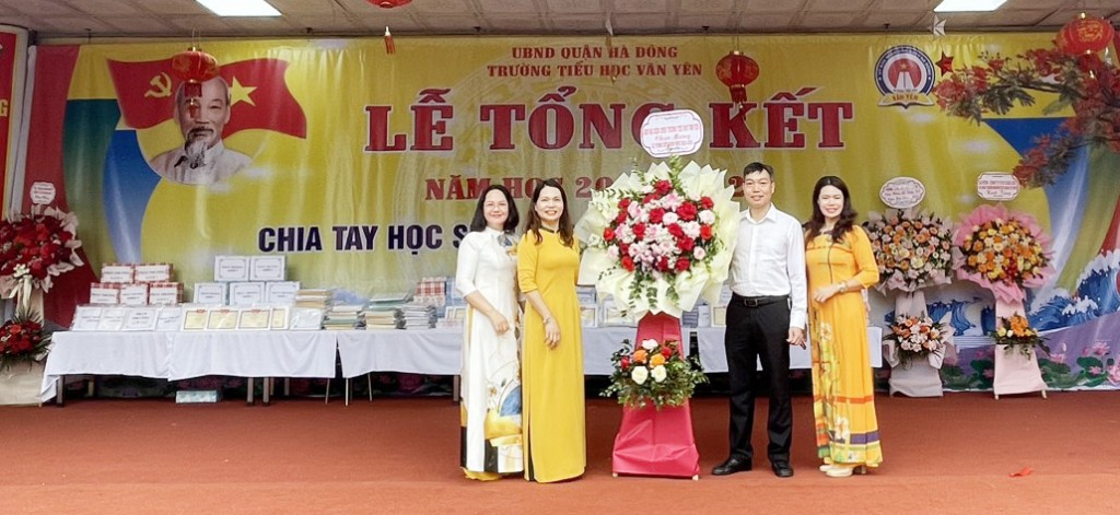 Trường Tiểu học Văn Yên tuyên dương học sinh xuất sắc tiêu biểu