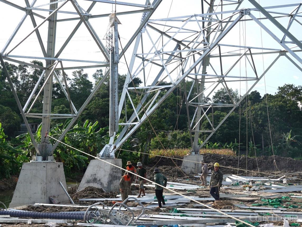 Thanh Hóa: Công nhân ''đội nắng'' quyết tâm đưa Dự án đường dây 500kV mạch 3