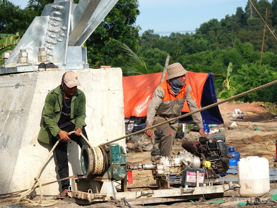 Thanh Hóa: Công nhân ''đội nắng'' quyết tâm đưa Dự án đường dây 500kV mạch 3