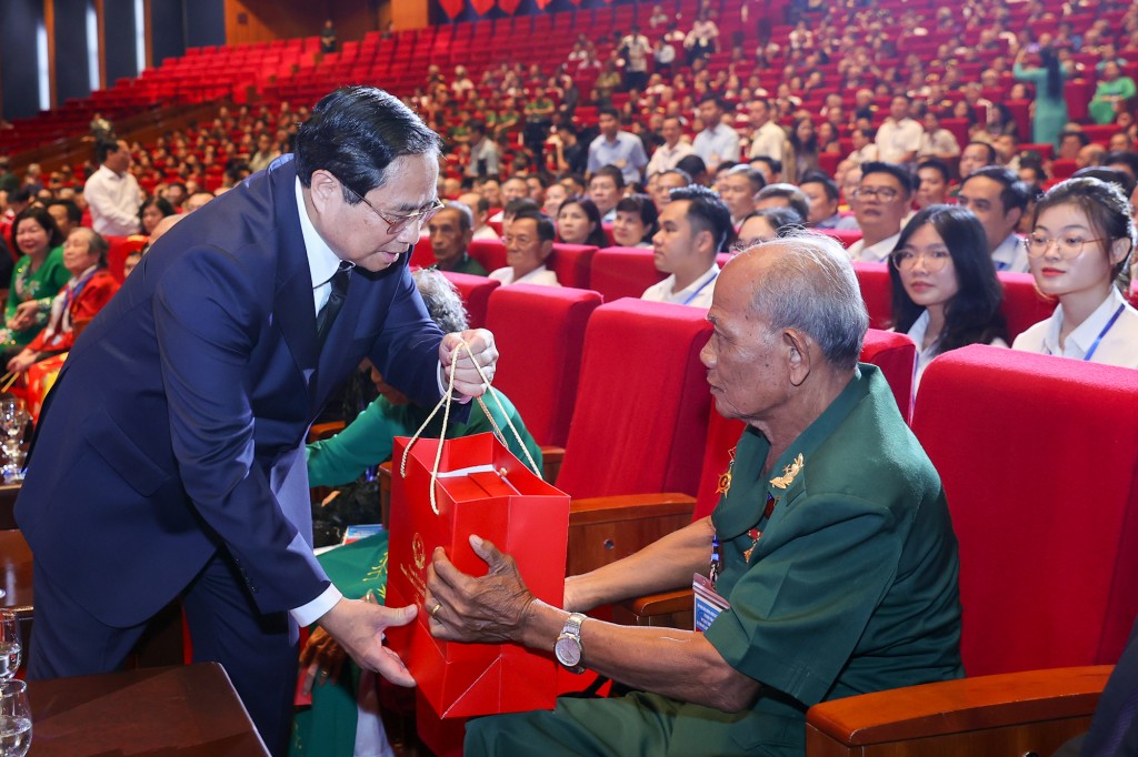 Tiếp tục chăm lo để đời sống vật chất, tinh thần của người có công ngày càng tốt đẹp hơn