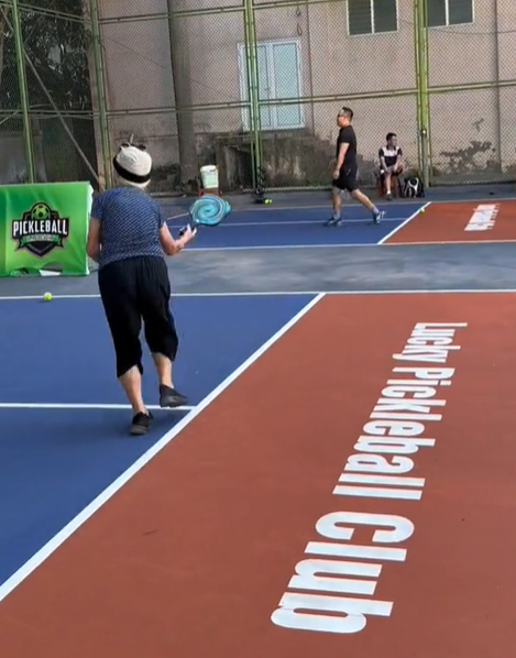 Xuất hiện cụ bà U100 ở Hà Tĩnh lăn xả trên sân chơi pickleball: Hé lộ lịch sinh hoạt