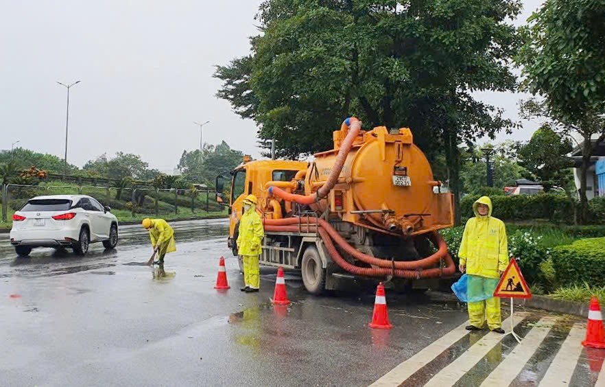 Các lực lượng của Hà Nội luôn ứng trực, kịp thời xử lí ngay các sự cố do bão số 3 gây ra.