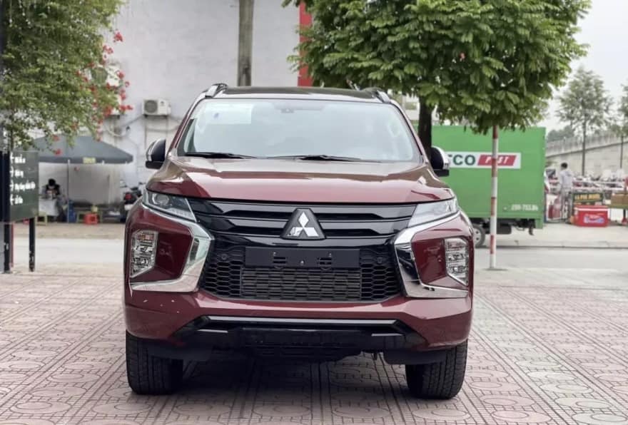 Mitsubishi Pajero Sport giảm giá mạnh tại đại lý: Bản 'base' còn 920 triệu ngang Territory, dọn kho chờ mẫu mới ra mắt- Ảnh 1.