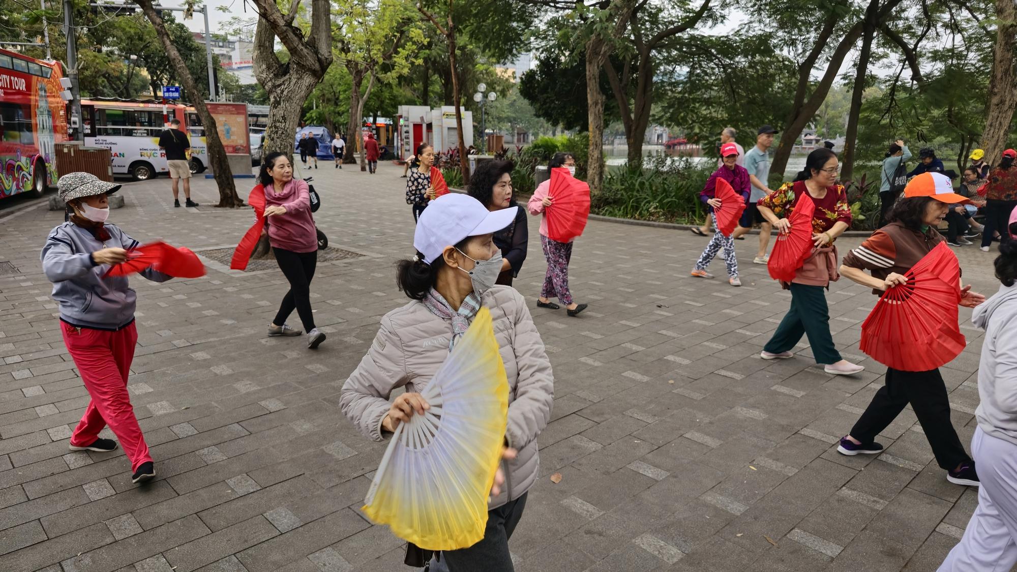 Sáng nay, mùa Đông Hà Nội đã về thật rồi!- Ảnh 30.