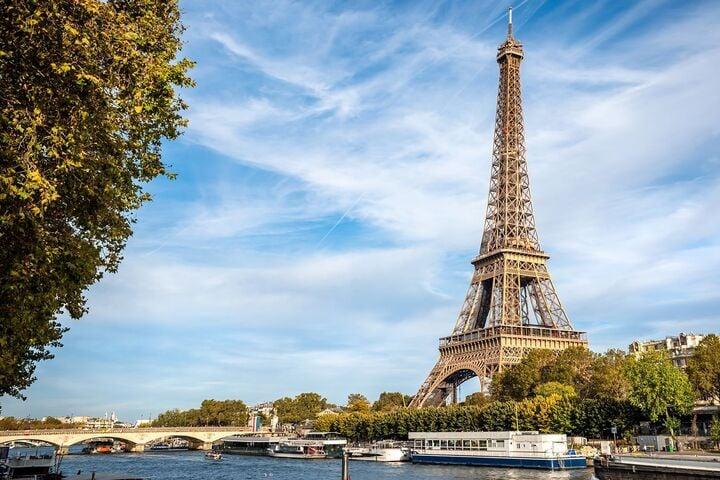 Tháp Eiffel hai lần bị kẻ siêu lừa đảo rao bán làm phế liệu- Ảnh 1.