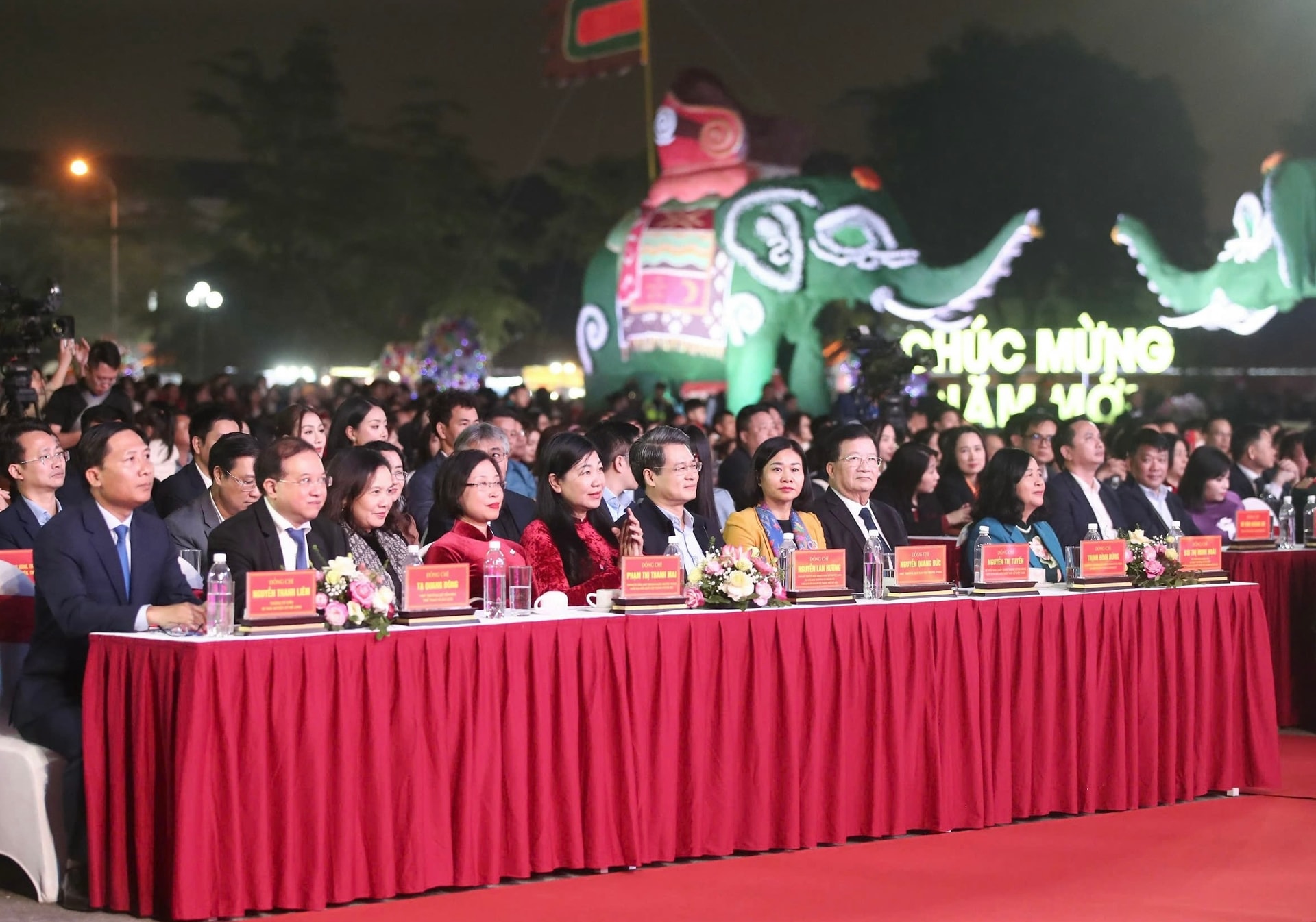 Tưng bừng khai hội Festival hoa Mê Linh