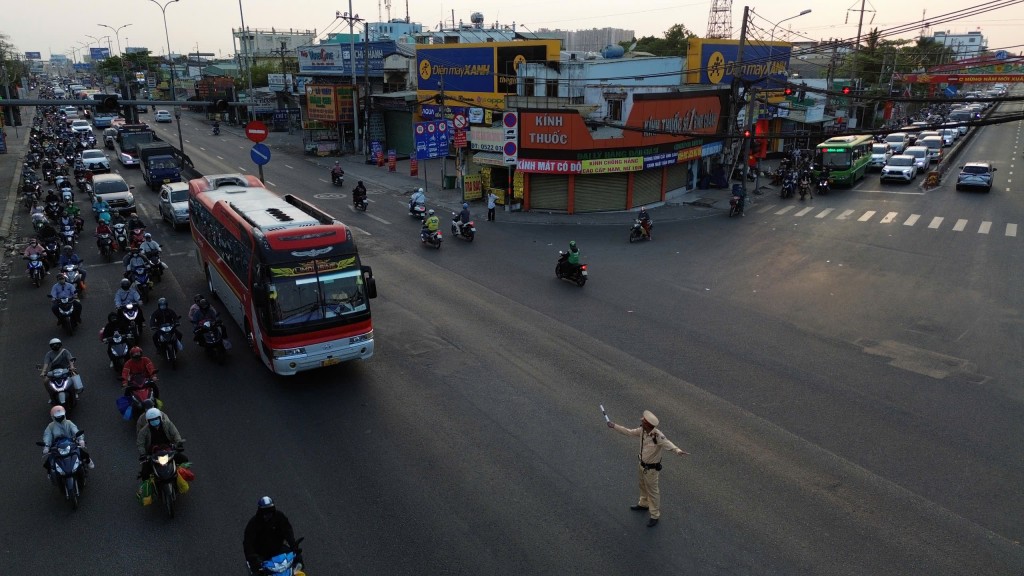 CSGT điều tiết, phân luồng giao thông đường bộ