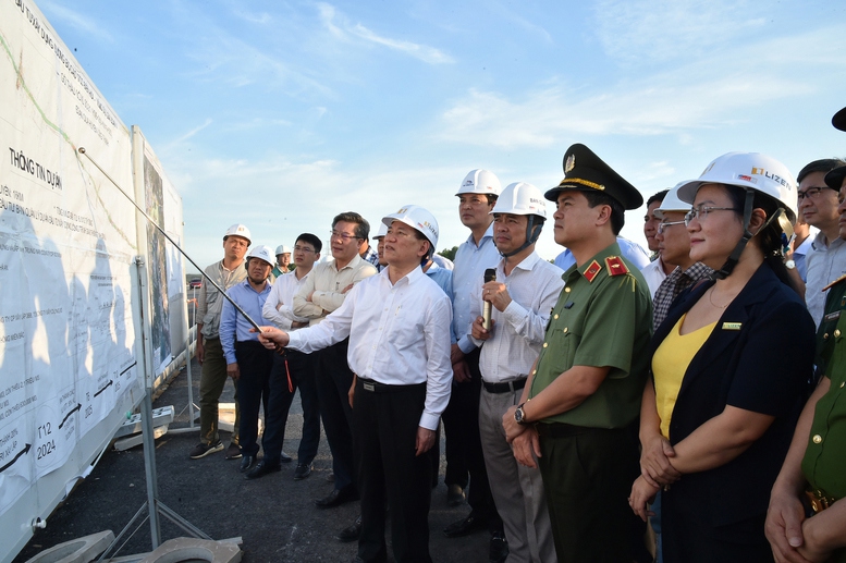 Phó T.hủ tướng Hồ Đức Phớc yêu cầu tỉnh Đồng Nai hoàn thành nhanh công tác giải phóng mặt bằng đối với đoạn tuyến còn lại khoảng 300 m dự án đường cao tốc Bến Lức - Long Thành.